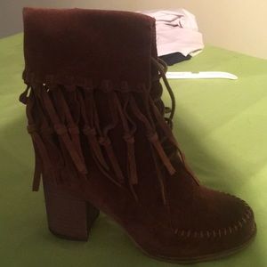 Lace up fringe boot